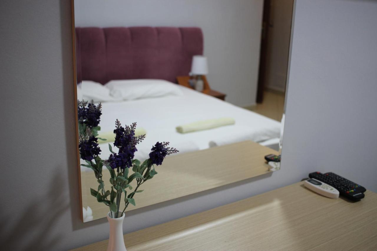 Hotel Veizi Химара Экстерьер фото