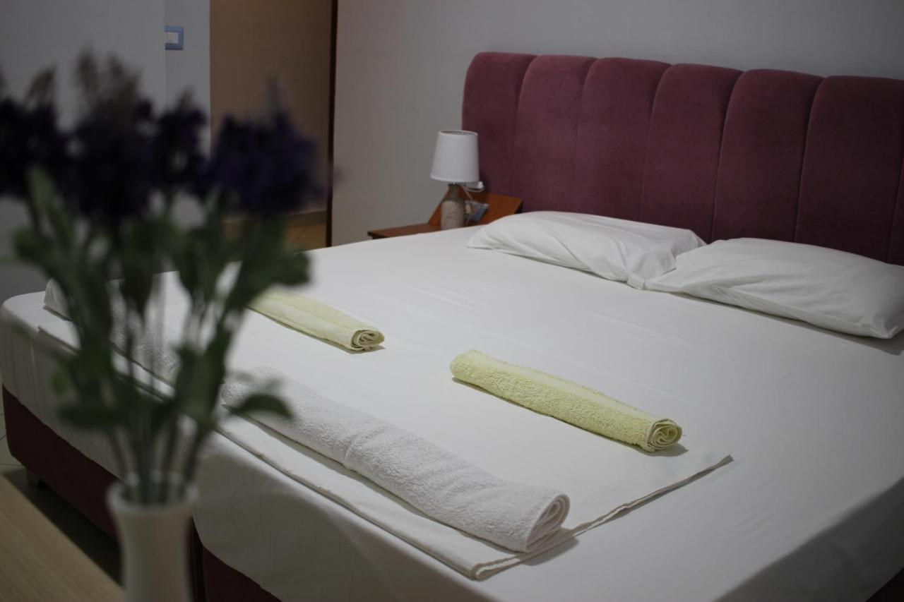 Hotel Veizi Химара Экстерьер фото