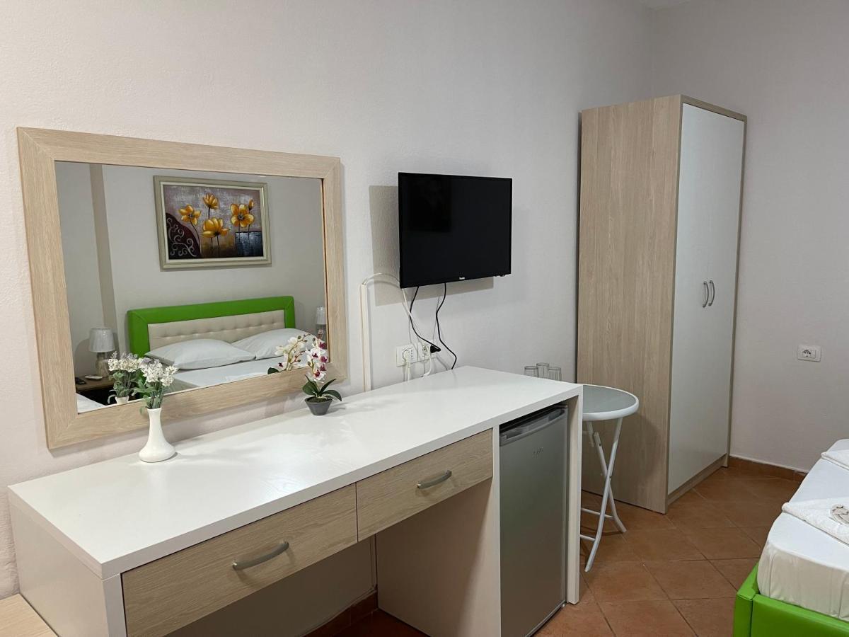 Hotel Veizi Химара Экстерьер фото