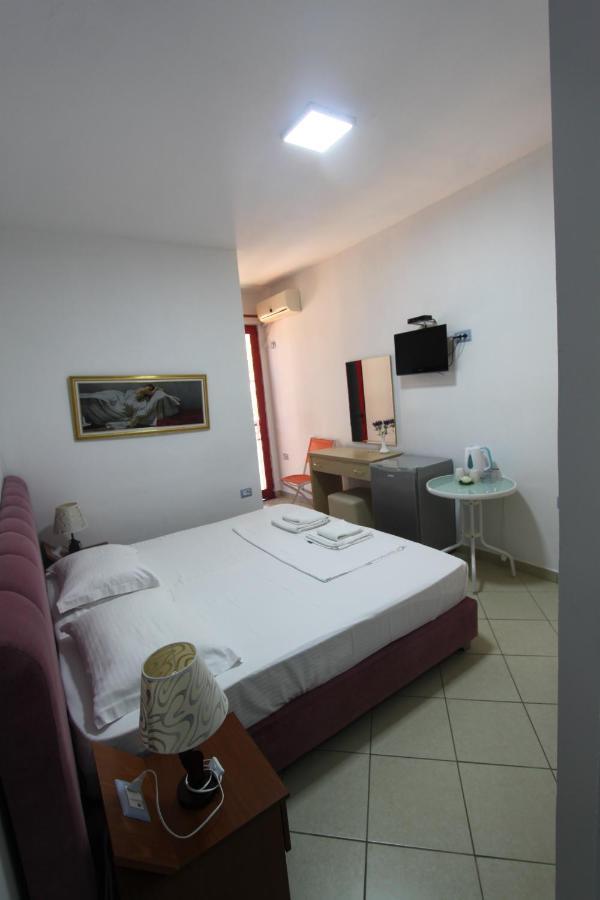 Hotel Veizi Химара Экстерьер фото