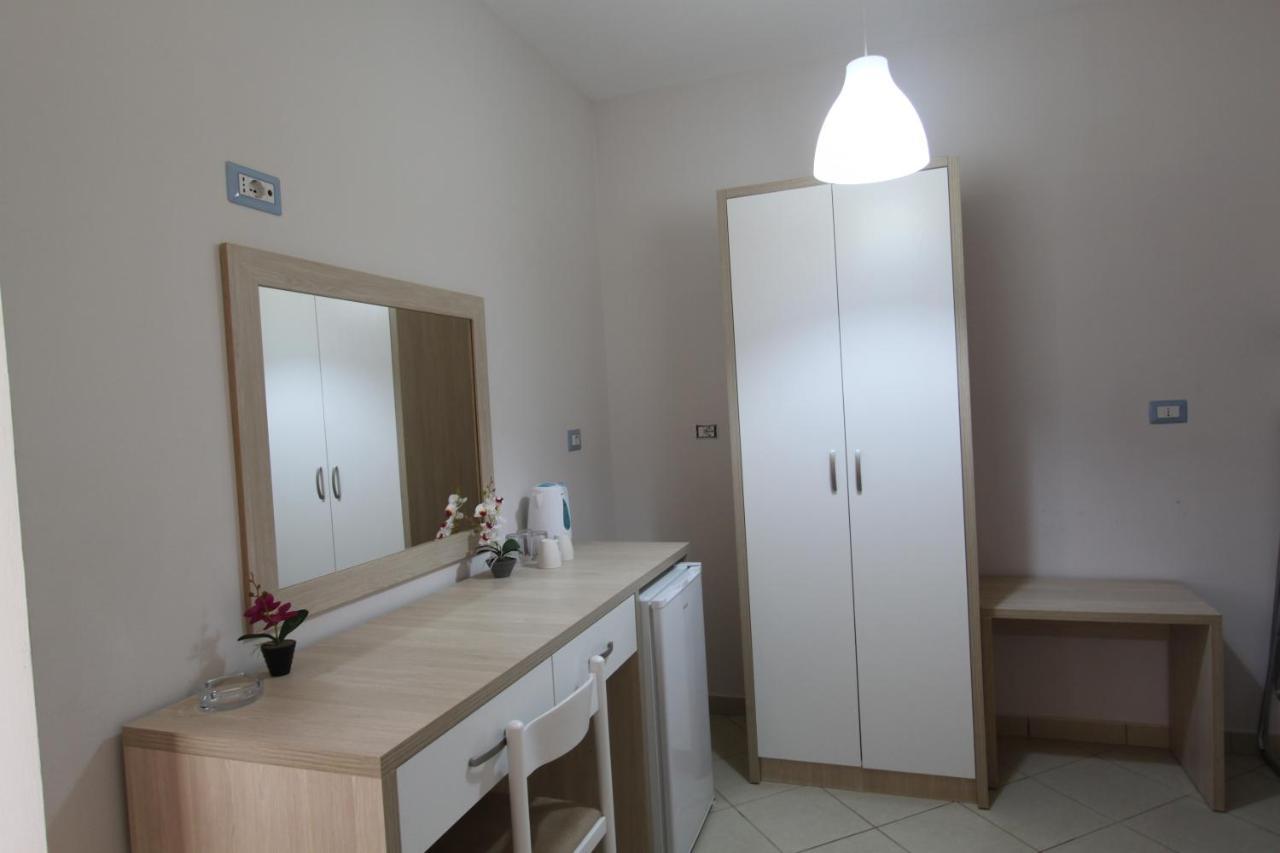 Hotel Veizi Химара Экстерьер фото